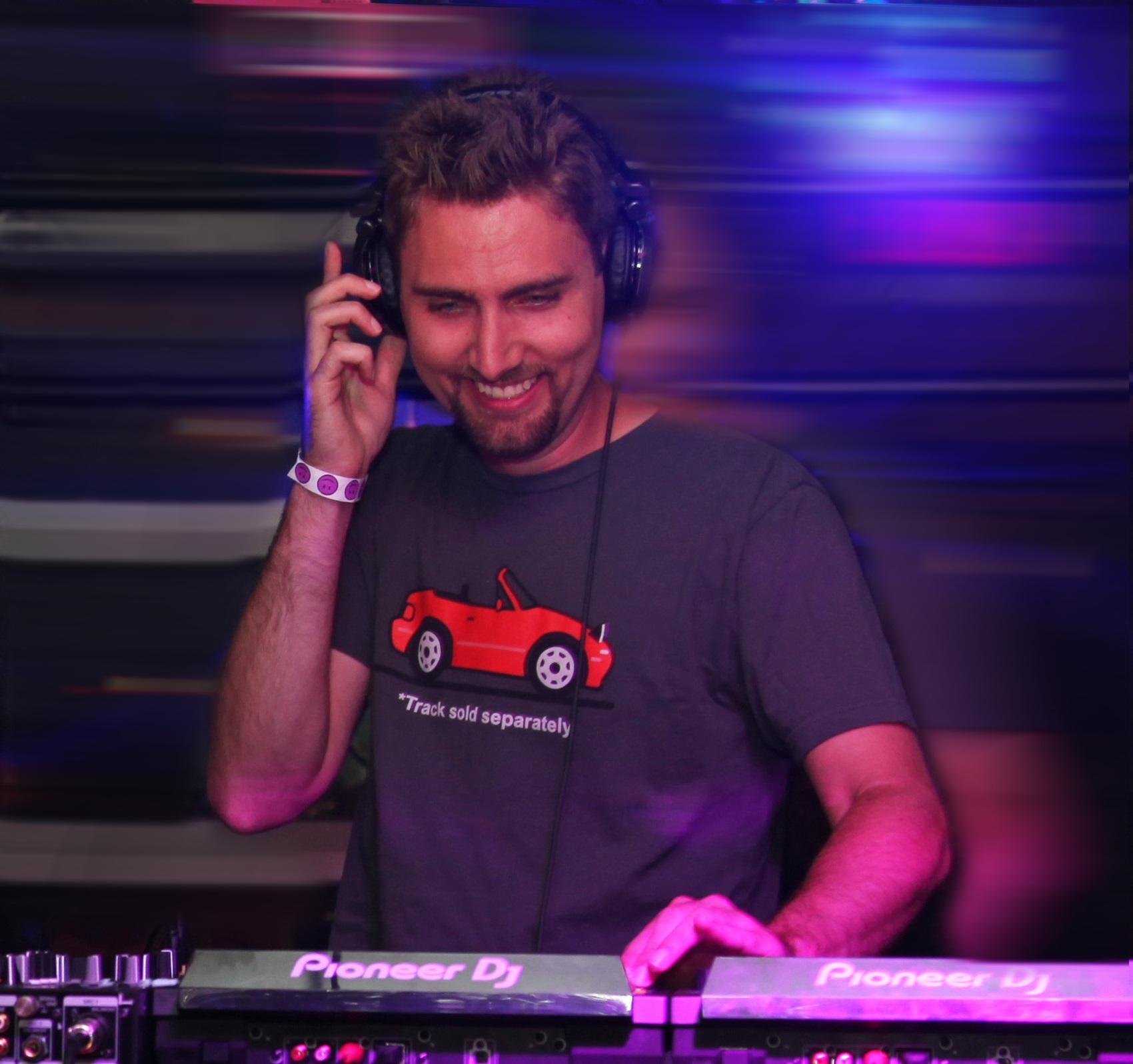 Shagoki performing live at an electronic music event