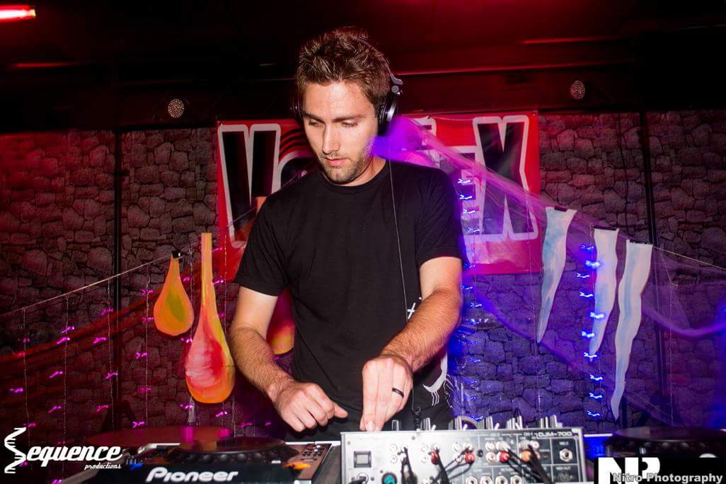 Shagoki performing live at an electronic music event