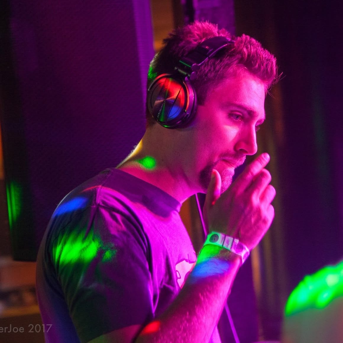 Shagoki performing live at an electronic music event
